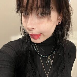 Meet your Posher, Cecily